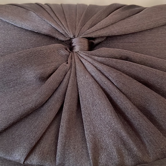 New grey evening purse. Pleated front with chain. - Picture 2 of 8